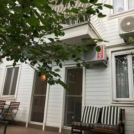 Apartment Paradise Garden On The Island Heybeliada